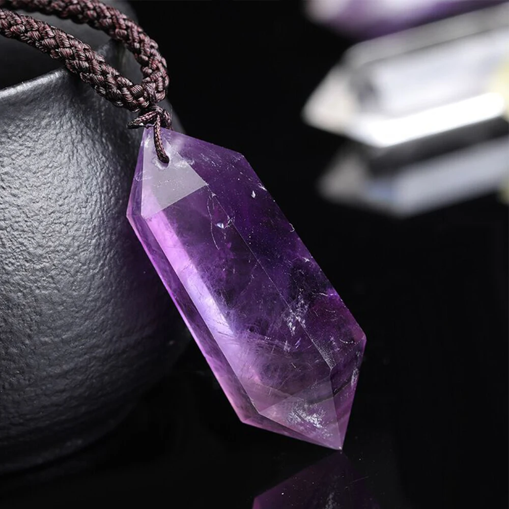 pendentif en améthyste forme obélisque