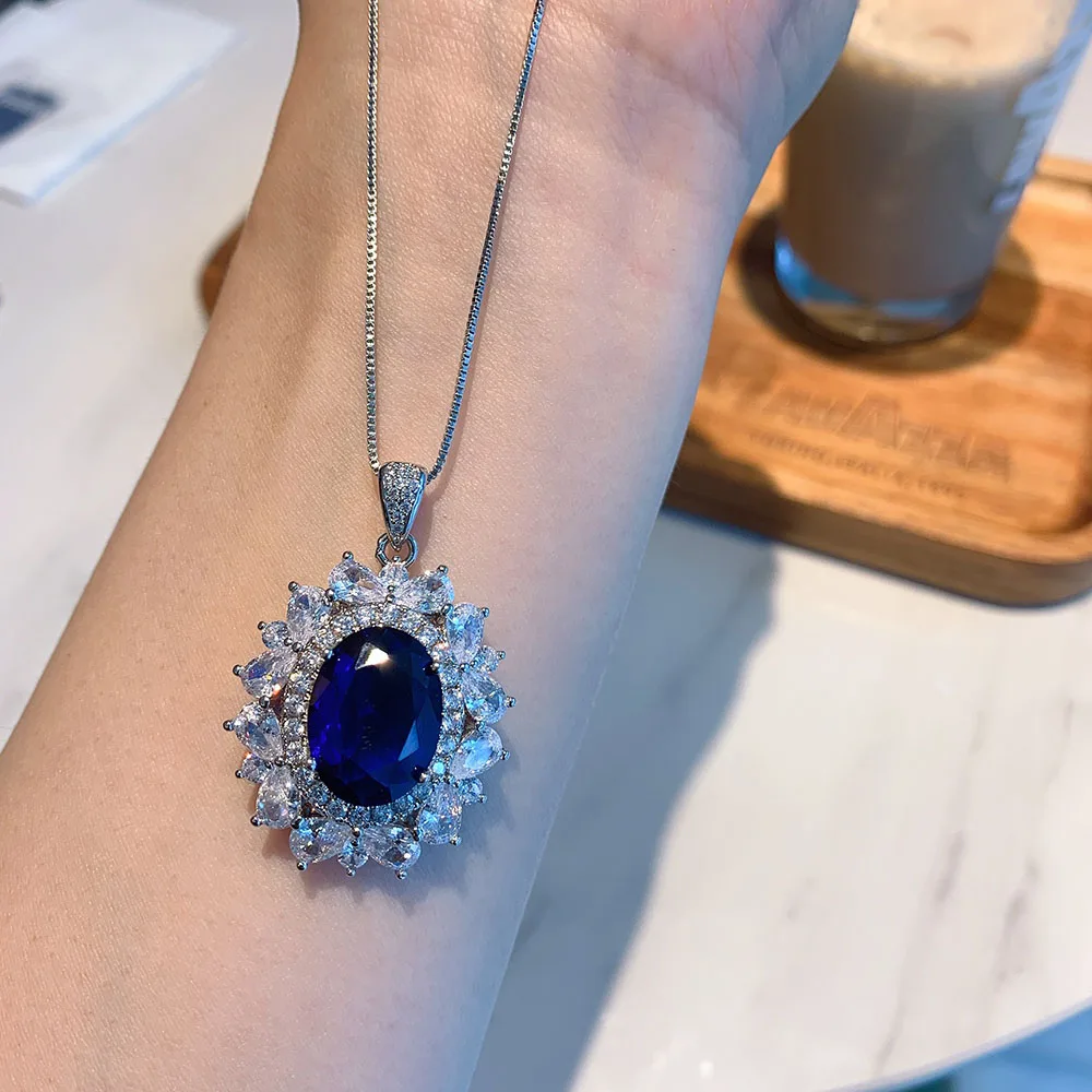 bijou contemporain avec saphir et diamants