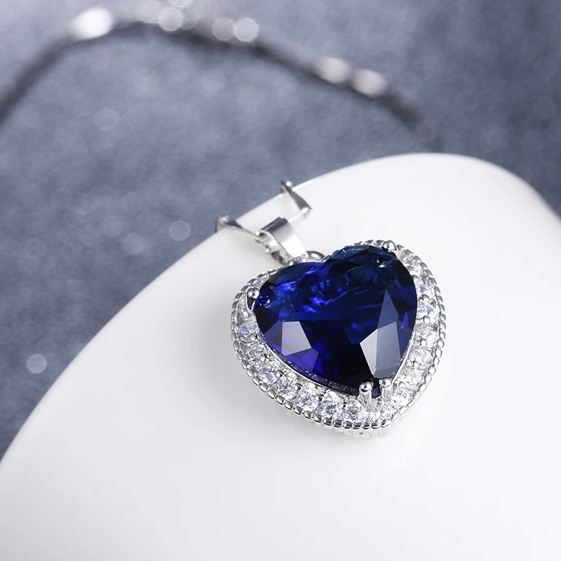 bijou en forme de cœur maison du pendentif