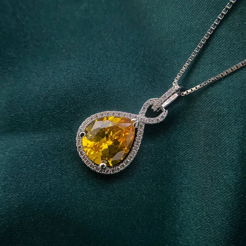 pendentif en argent avec topaze