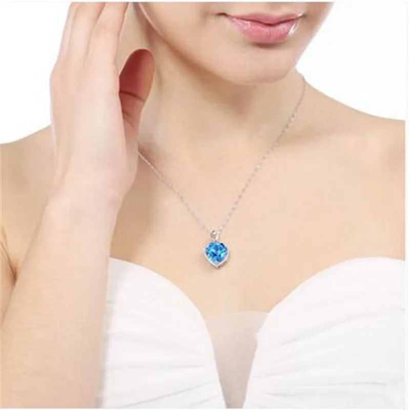 pendentif en topaze de laboratoire en forme de cœur