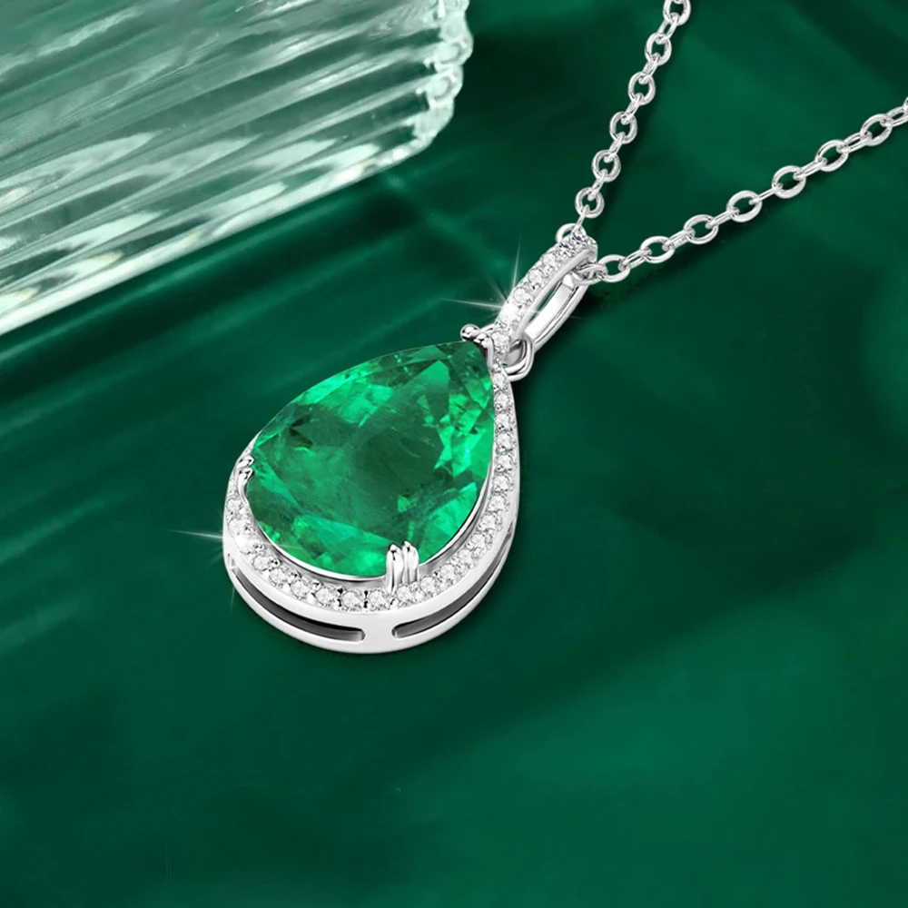 pendentif en émeraude délicat