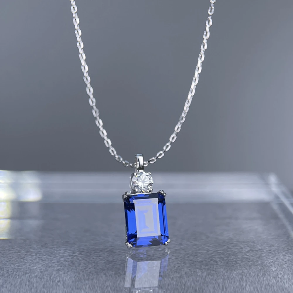 pendentif avec pierre précieuse naturelle