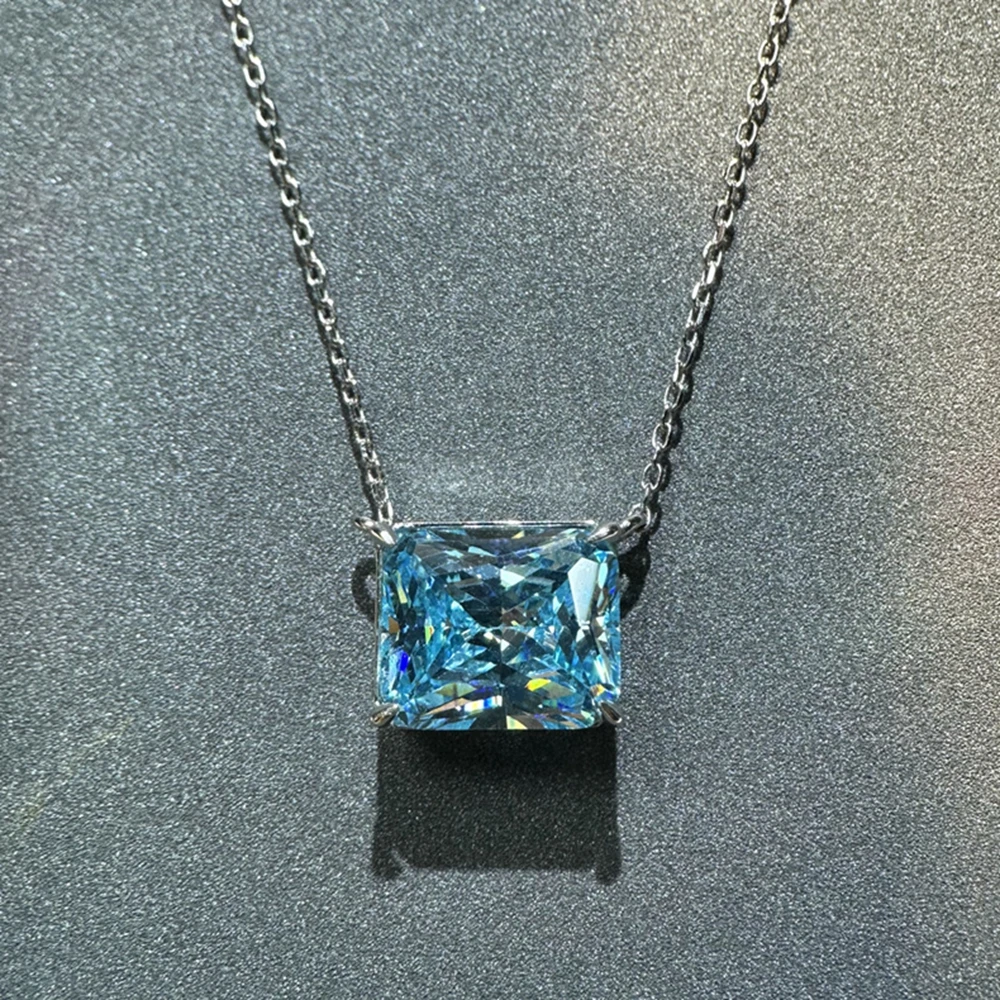 pendentif en argent avec pierre d'aigue-marine