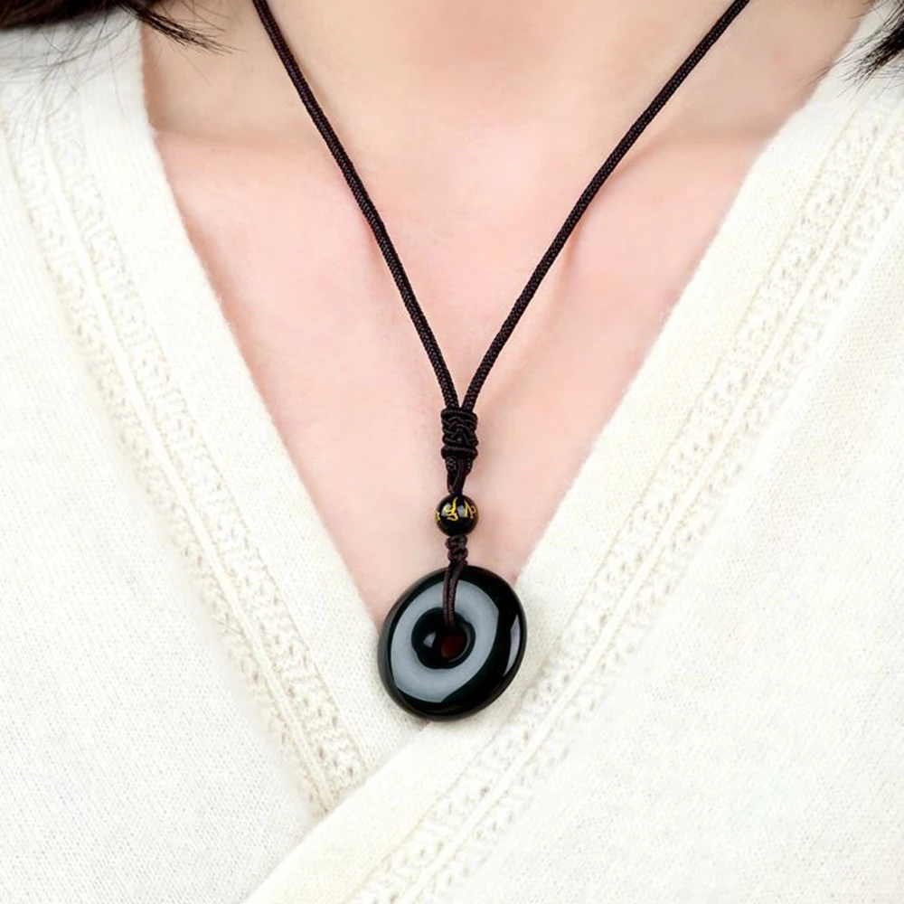 pendentif en pierre noire