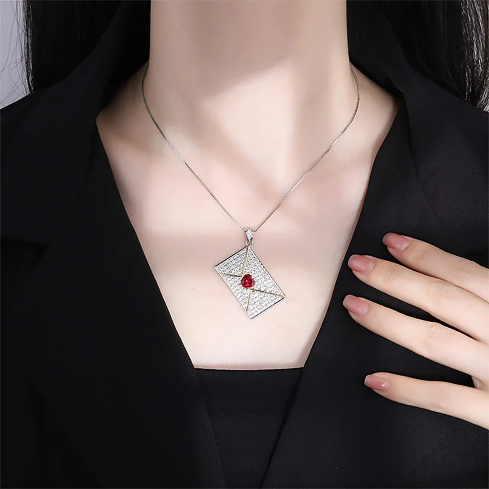 bijou en rubis personnalisé