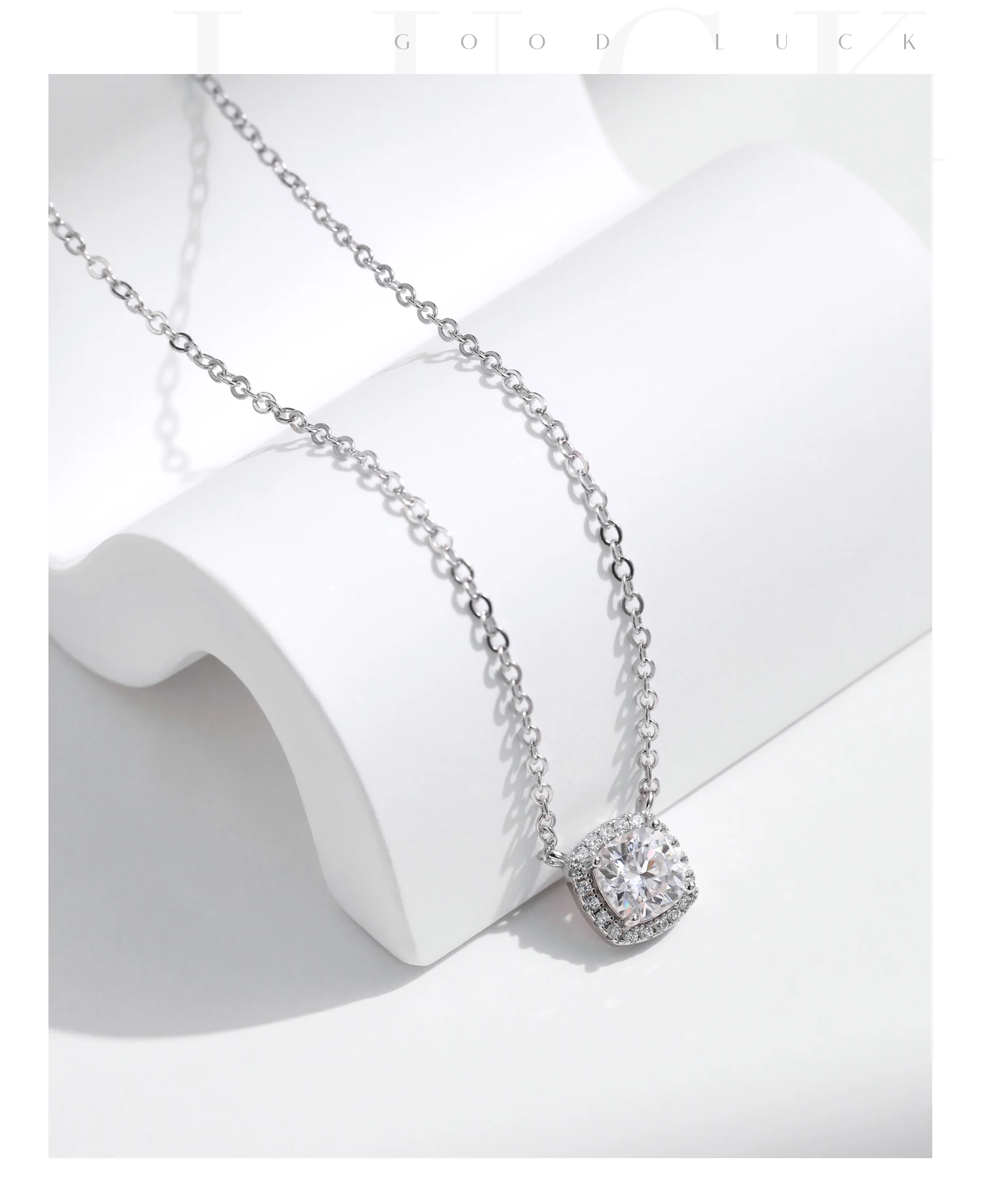 bijou personnalisé carré diamant maison du pendentif