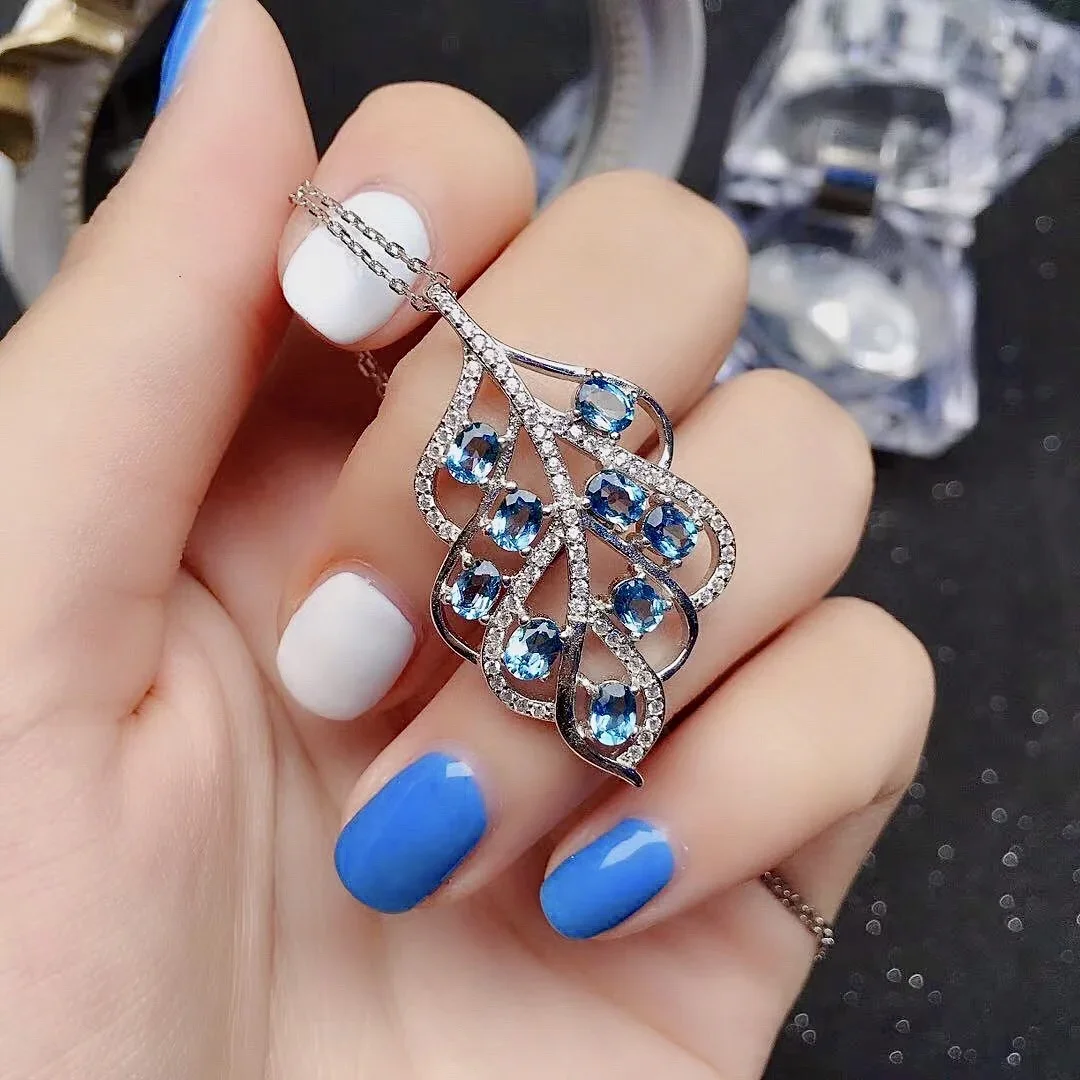 bijou en argent avec topaze en forme de feuille