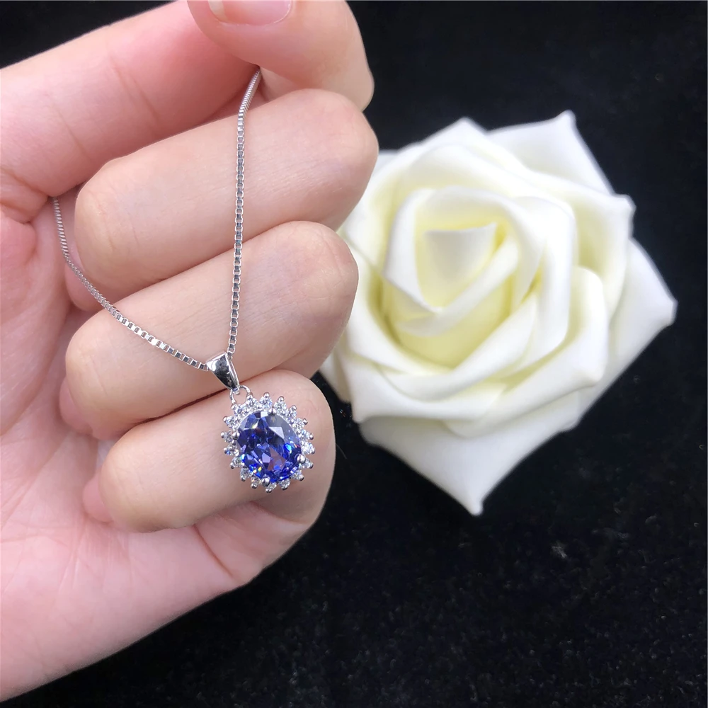 pendentif élegant en or blanc avec saphir