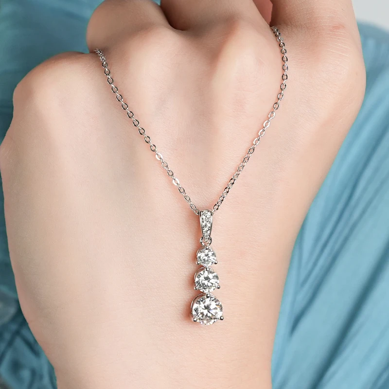 pendentif en argent avec trois diamants