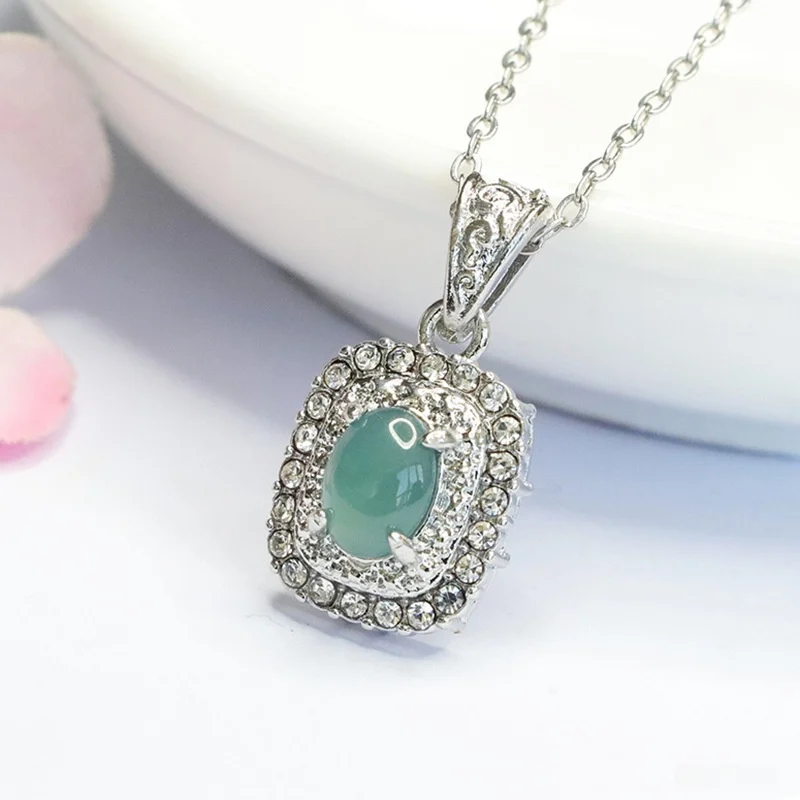 pendentif en jade avec zircon