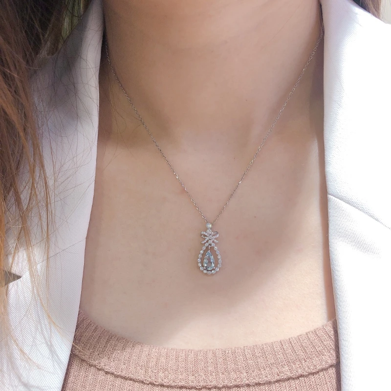 bijou pendentif en argent avec pierre d'aigue-marine