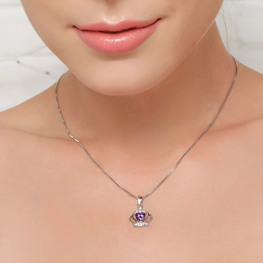 pendentif avec pierre d'améthyste et forme de couronne