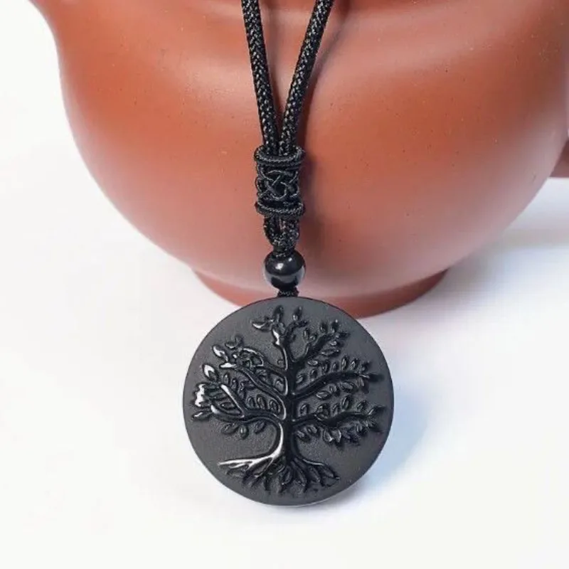 pendentif en obsidienne noire gravé arbre de vie