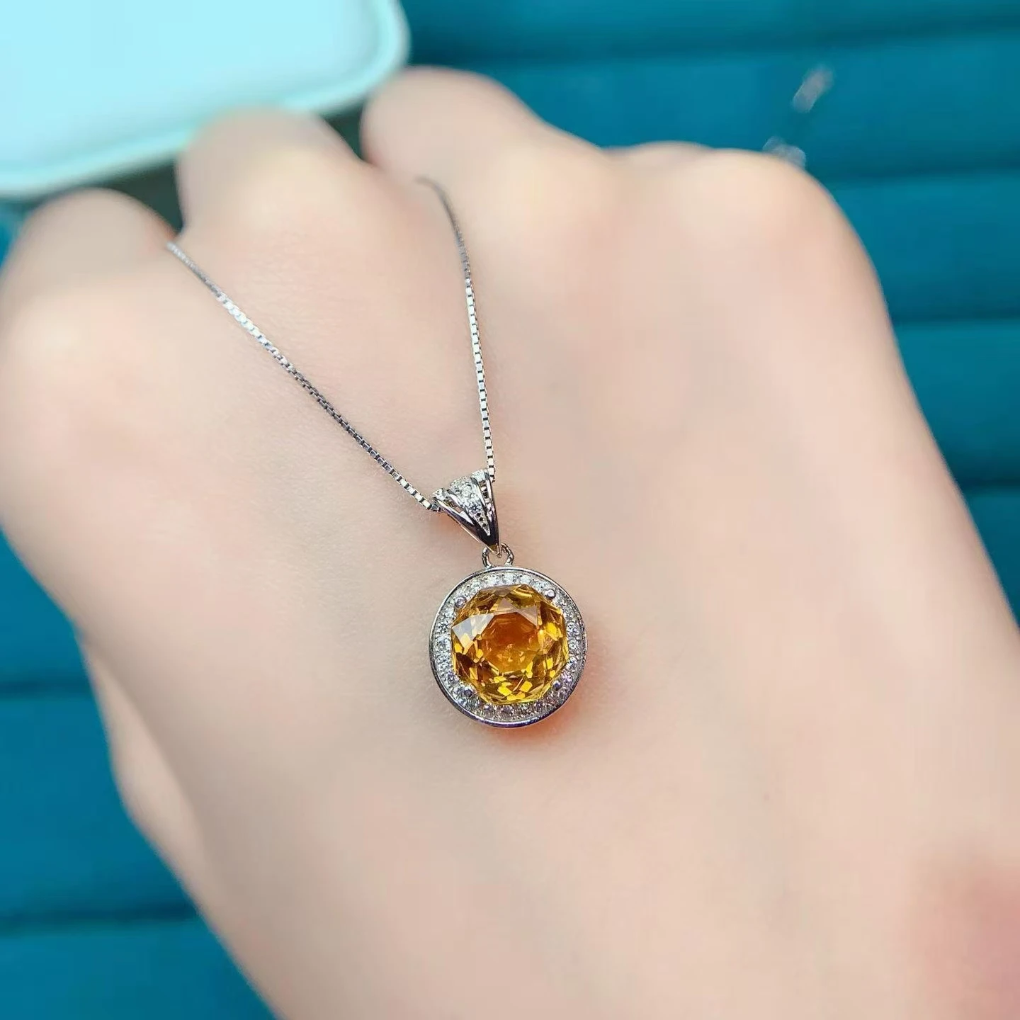 bijou maison du pendentif citrine ovale