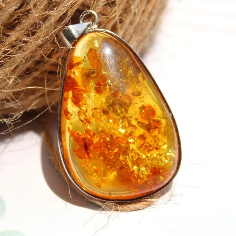 pendentif en ambre naturel forme goutte