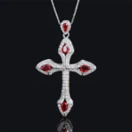pendentif croix rubis