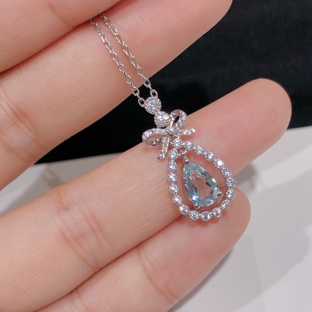 pendentif goutte d'eau en argent et pierre bleue