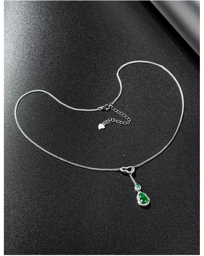 pendentif serti de zircons en argent