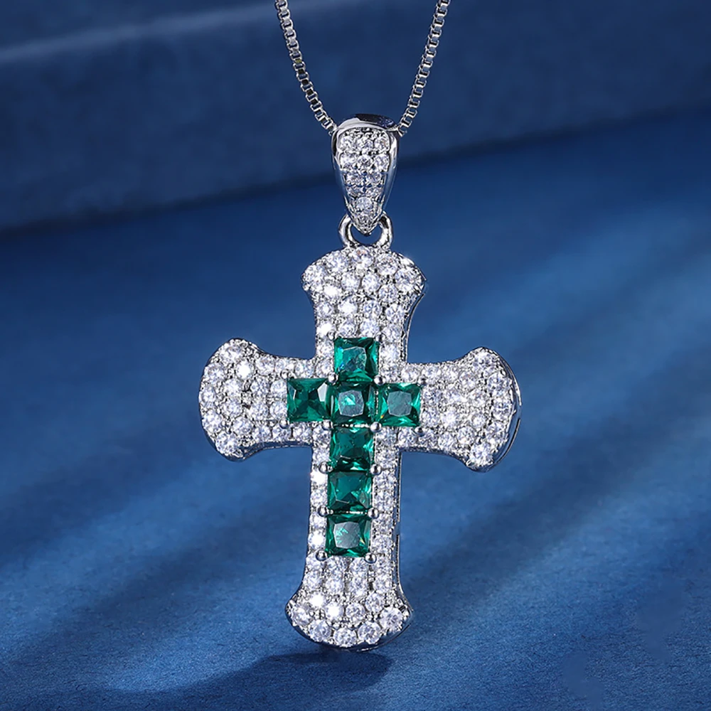 pendentif croix émeraude