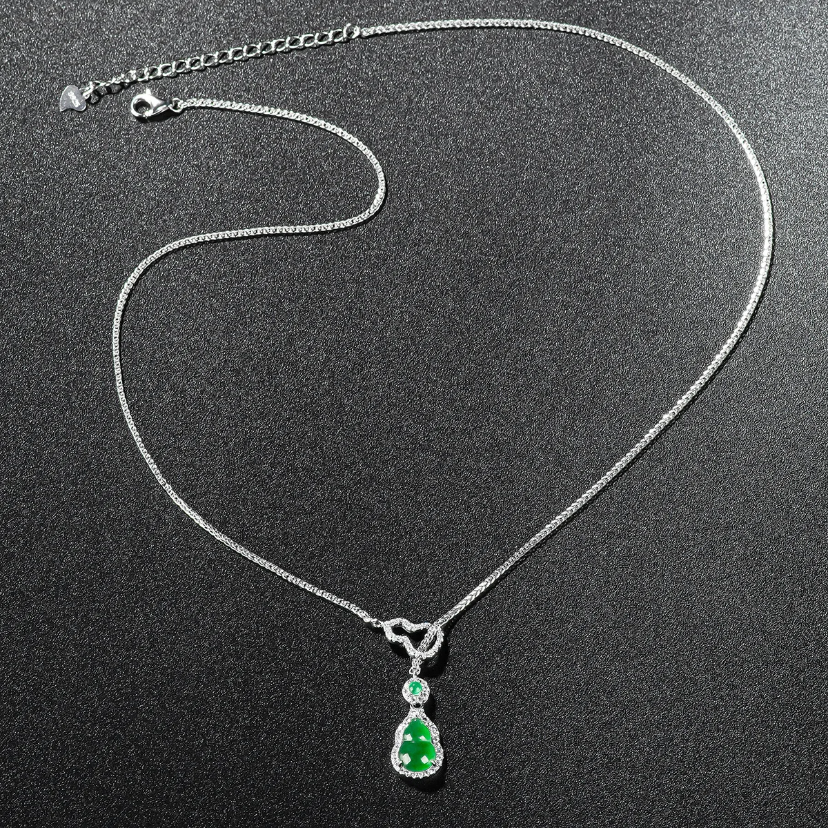 pendentif maison du pendentif en argent et jade