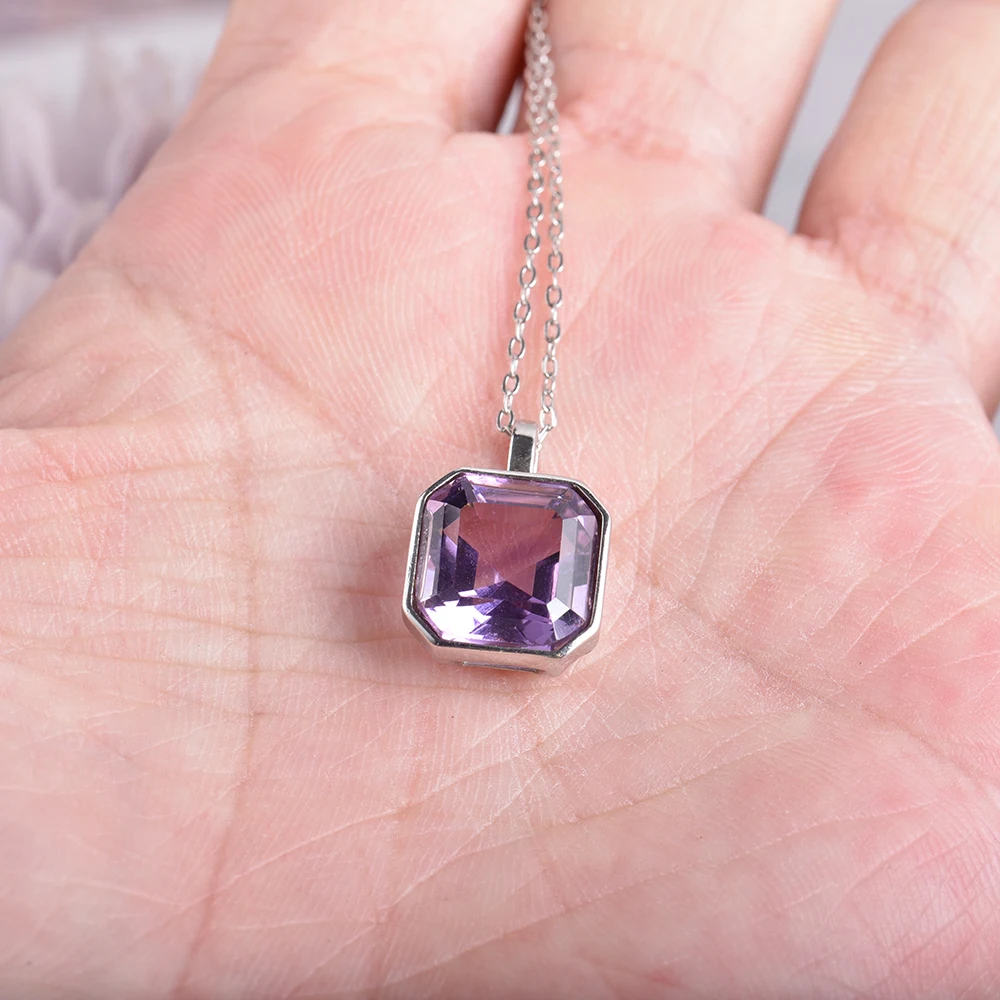 pendentif en pierre d'améthyste carrée