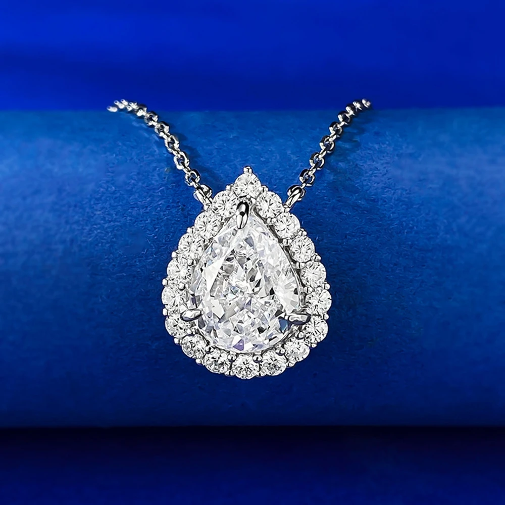 pendentif en argent avec pierre précieuse bleue