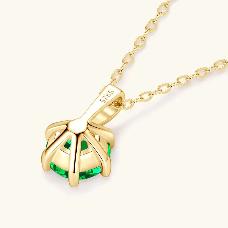pendentif avec pierre précieuse