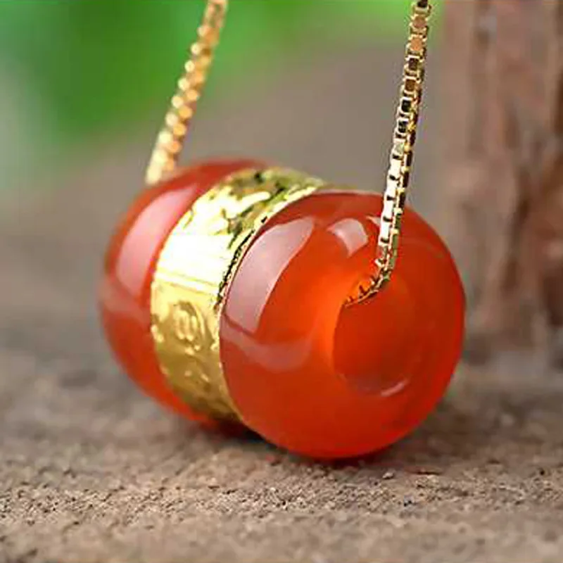 pendentif Jade Chinois couleur rouge cornaline