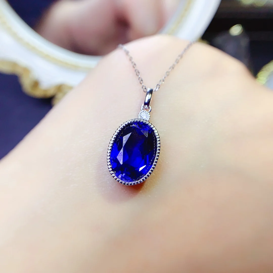 bijou pendentif saphir de laboratoire