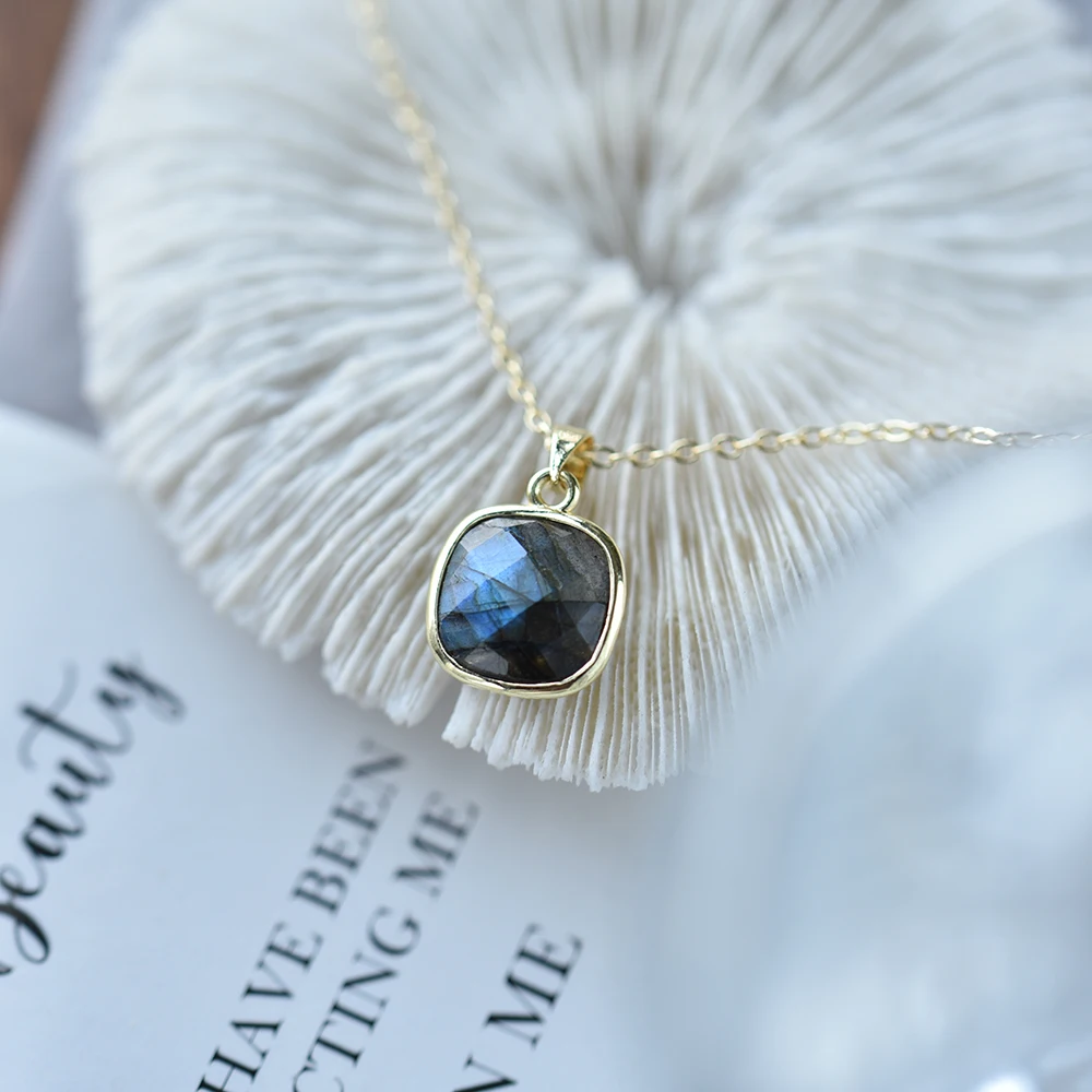 collier labradorite bleue en or
