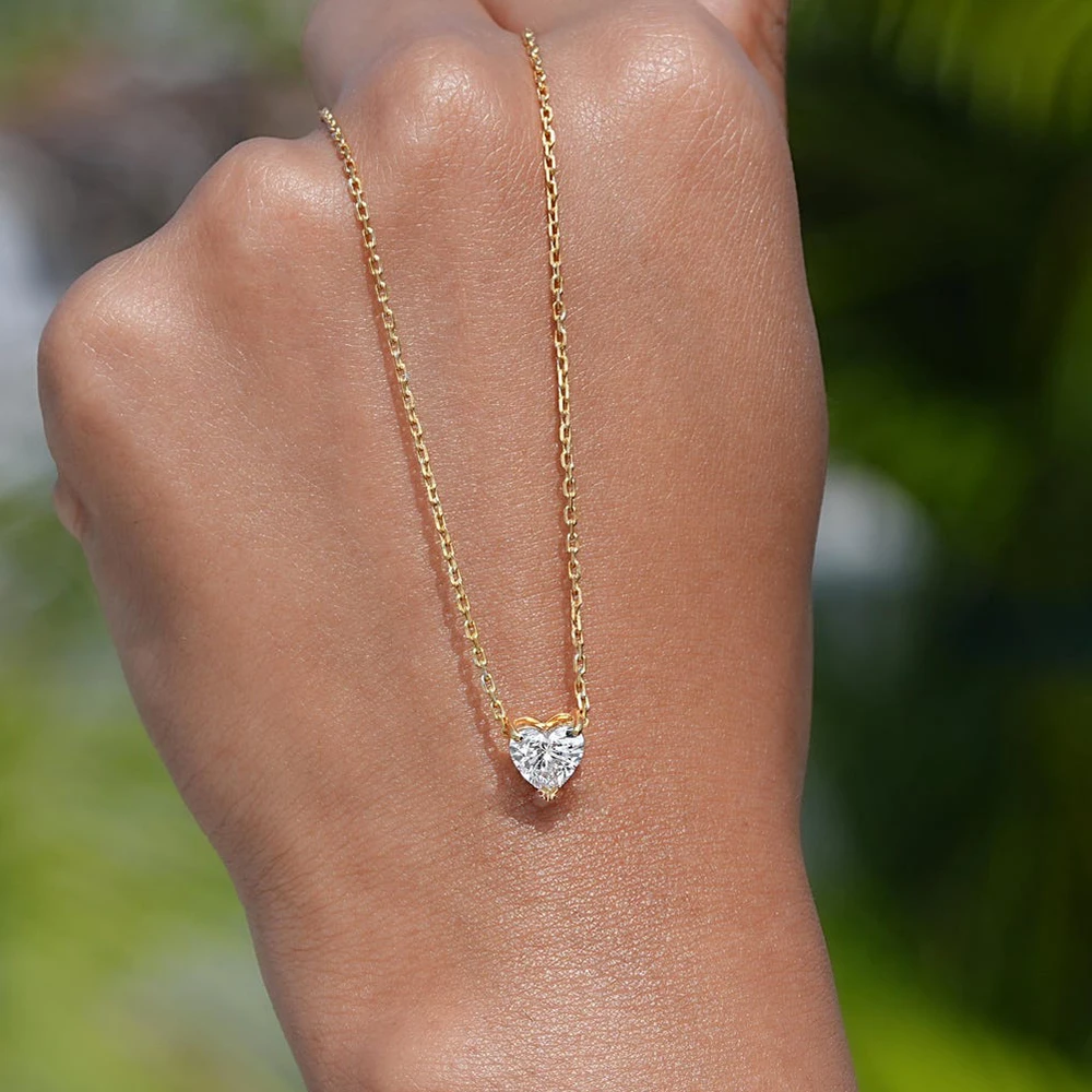 bijou en forme de cœur avec diamant