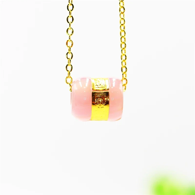 détails du pendentif Jade Chinois en doré