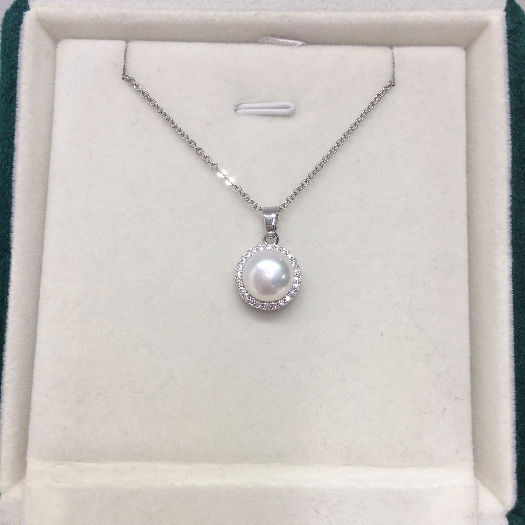 pendentif d'élégance avec zircons