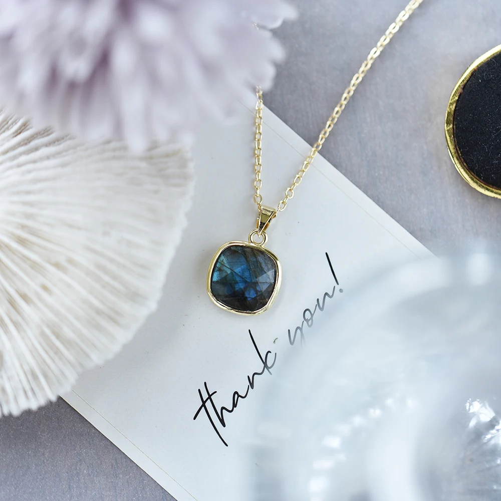 pendentif en pierre labradorite