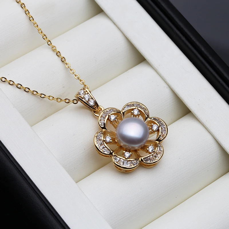 pendentif floral doré