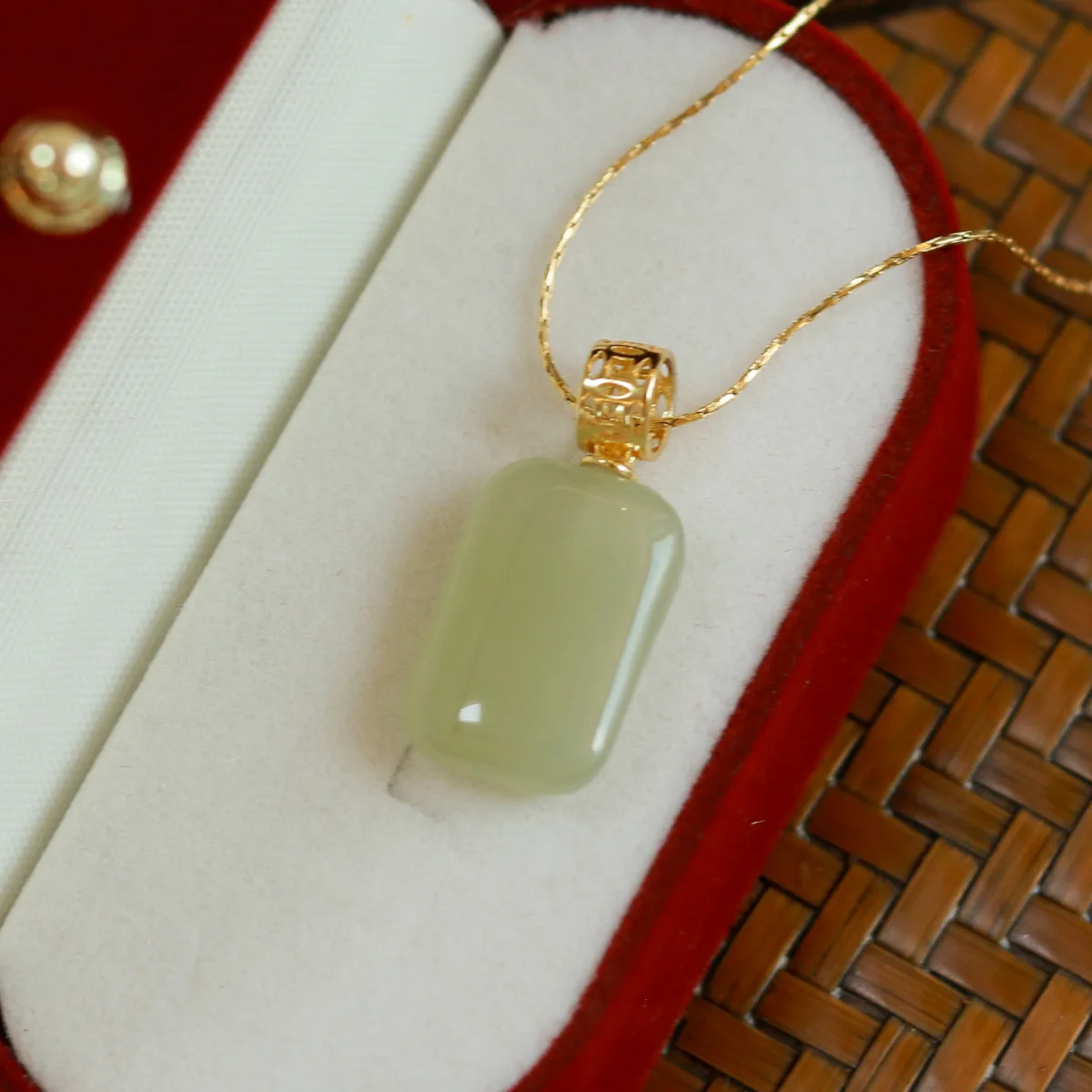 pendentif Jade Vert en forme rectangulaire arrondi
