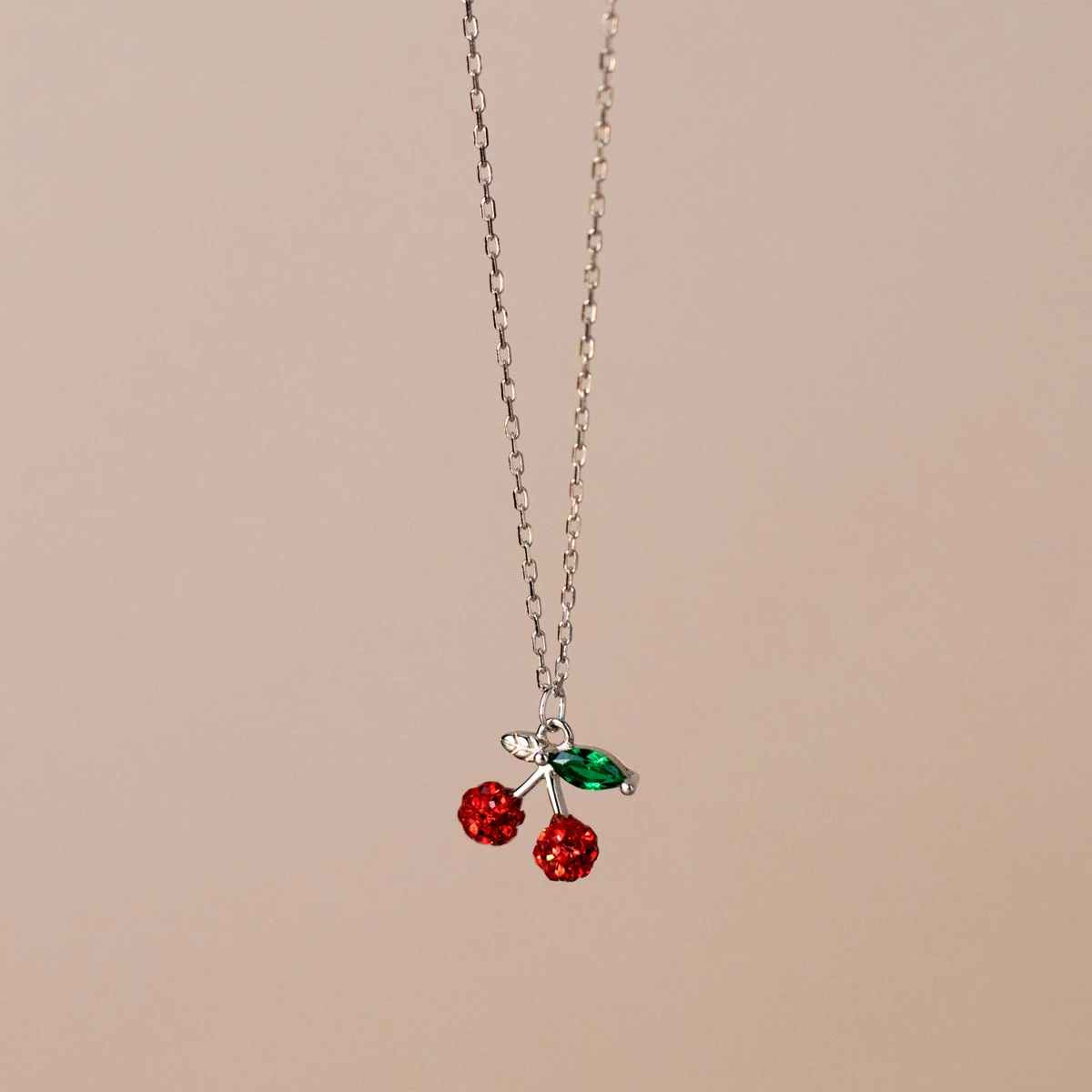 bijou pendentif rubis de laboratoire